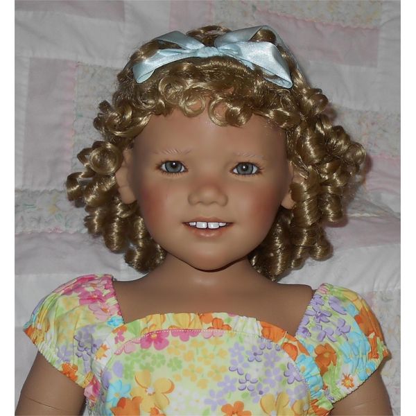 WEE 3 NORMA Doll Wig SZ 15/16 BLONDE Full Head Short Ringlets & Curly Bangs NWT