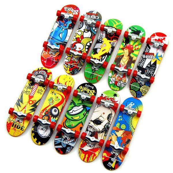 TOPWAYS® Finger Mini Skateboard, Deck Truck Finger Board Skate Toy Perfect for Kids Party Favours Bag Fillers Children Gift Random 6pcs