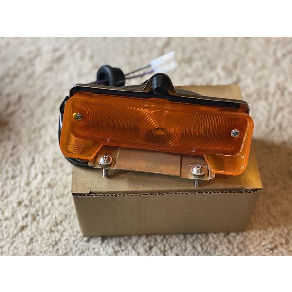 1966 CHEVELLE MALIBU Parking Light Lamp Assembly Amber RH
