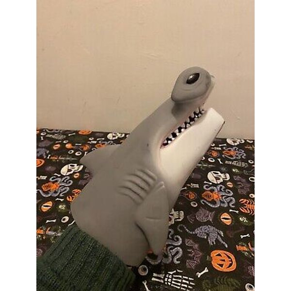 Discovery Channel Shark Week Hammerhead Puppet with Sound Battery Operated RARE