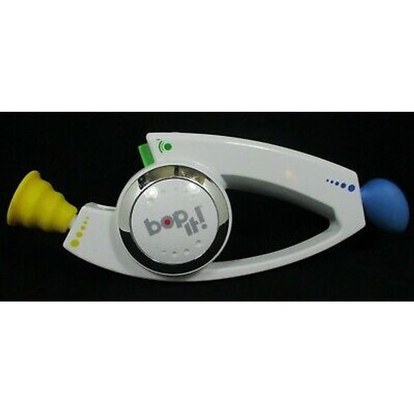 Bop It White Electronic Handheld Fun Family Party Game Toy 2008 Hasbro