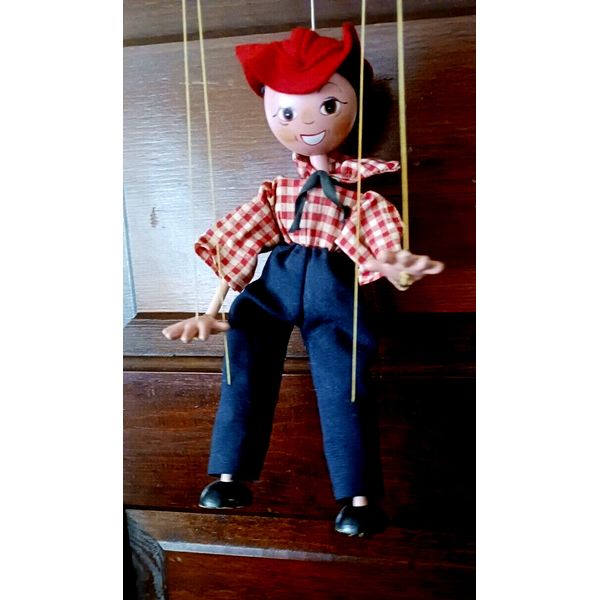 VTG PELHAM PUPPET RED AND WHITE SHIRT COWBOY HAT ENGLAND   (BOXF)