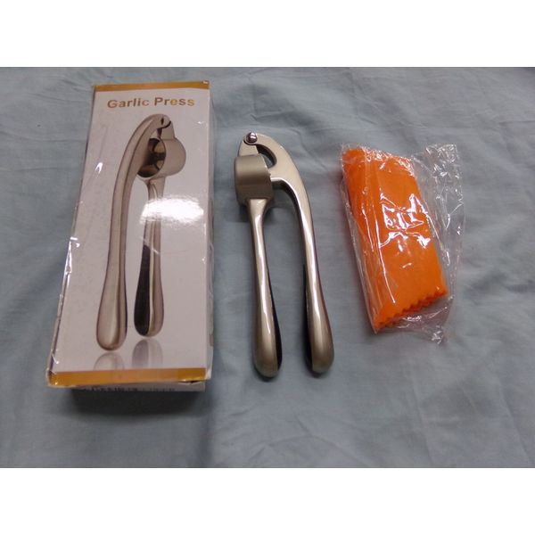 Bonnevie Garlic Press & Silicone Garlic Peeler NEW in Box