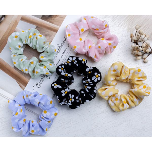 Daisy Scrunchies Hair Elastics for Women Girls Satin Hair Scrunchies with Daisy Flower Hair Rubber Bands for Thick Hair Styling Accessories 5 Pcs