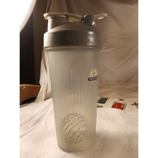 Blender Bottle Classic 24 oz. Protein Shaker Mixer Cup with Loop Top BPA  Free