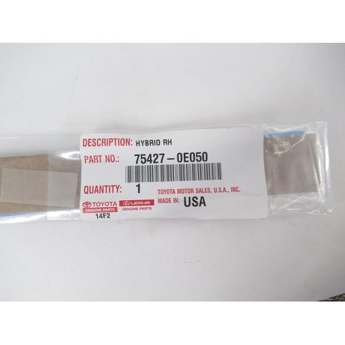 OEM Genuine Toyota Right (Passenger Side) Front Fender Emblem Nameplate 75427-0E050 754270E050