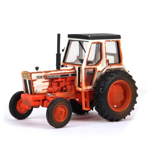 Britains 1:32 Weathered David Brown, at Work Collection, Collectable Tractor Toy, Compatible with 1:32 Scale Farm Animals and Toys suitable for Collectors & Children 3Y+, Red