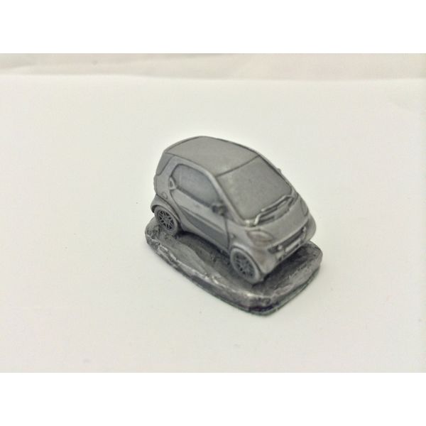 Pride in Details 1.92 Scale Smart Car Model with Non-scratch Base for Adults