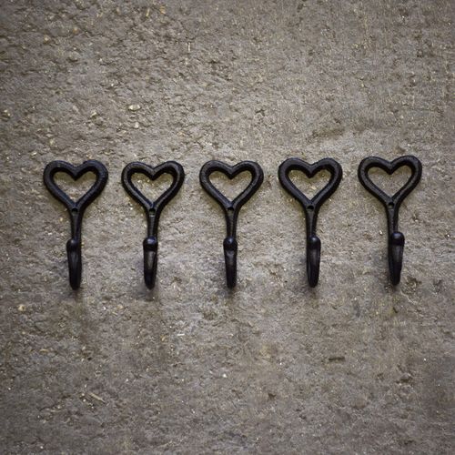 Homezone® 5Pc Love Heart Coat Hooks Wall Mounted Black Coat Hanger for Wall Home Garden Hanging Hooks Vintage Coat Hooks Coat Hanger On Wall.