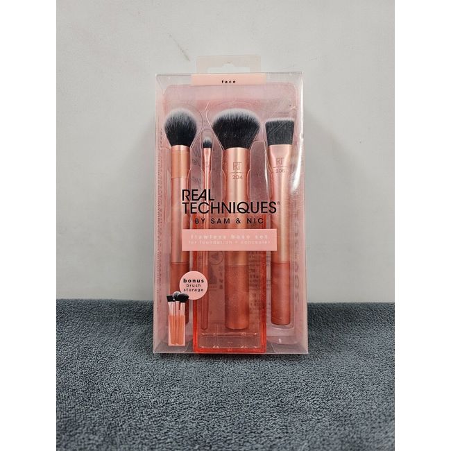 Real Techniques Flawless Base Brush Set With Ultra Plush Custom Cut Synthetic Br