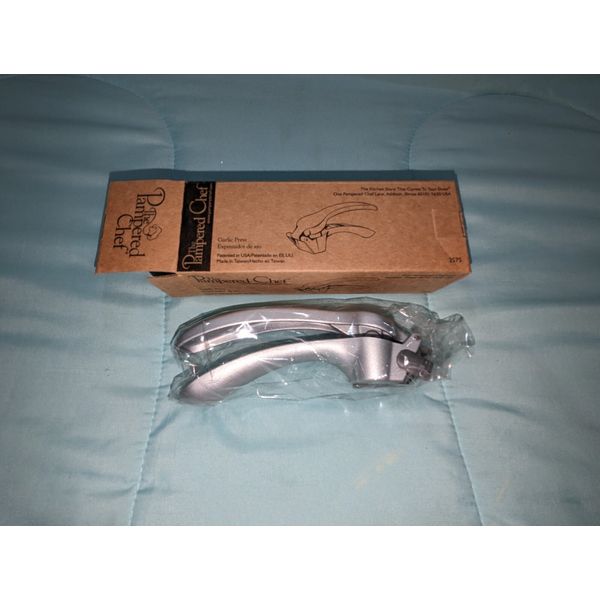 Pampered Chef Garlic Press With Cleaning Tool #2576 New