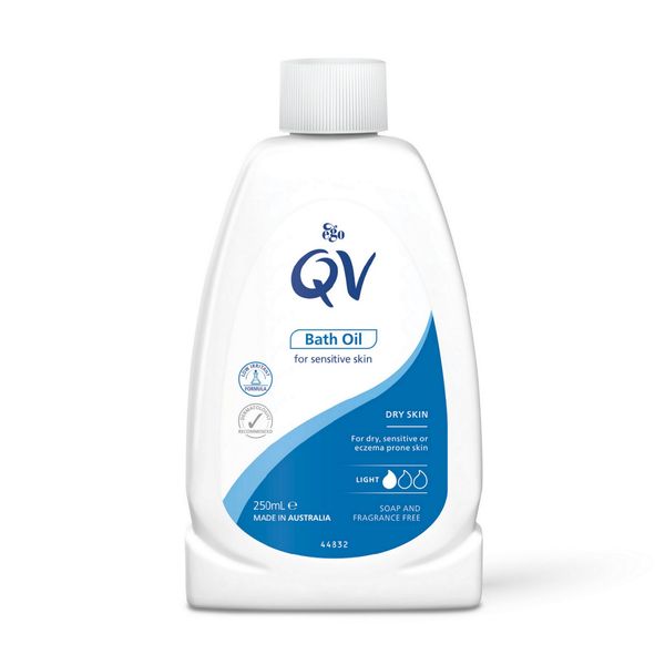 QV Bath Oil (250 ml) Moisturising Bath Soak for Sensitive Skin, Relief from Dry Itchy Skin, Gentle pH Balanced Formula, Fragrance Free, Soap Free, Non Greasy, Noncomedogenic Bath Soak