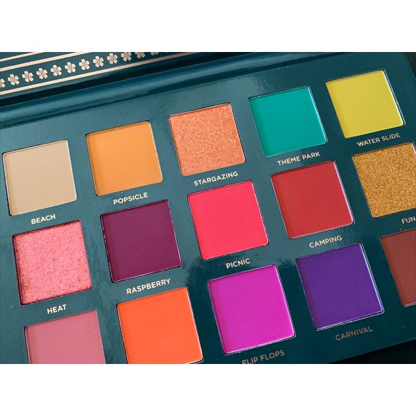 Ace Beaute💜💜Nostalgia Eyeshadow Palette Assorted Matte Metallic Colors Shades