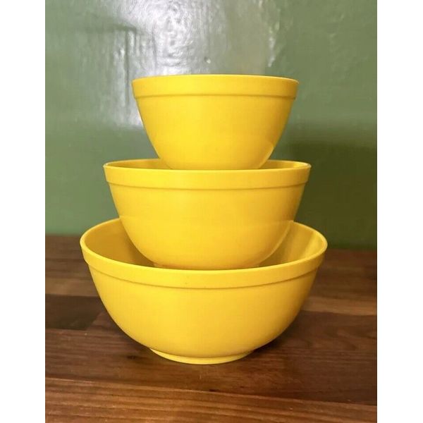 Vintage Banner Toy Pyrex All Yellow Mixing Bowl 3 Piece Plastic Set READ