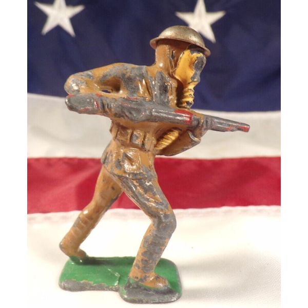 Barclay B-091 Charging with Gas Mask Vintage Lead Soldier B91C