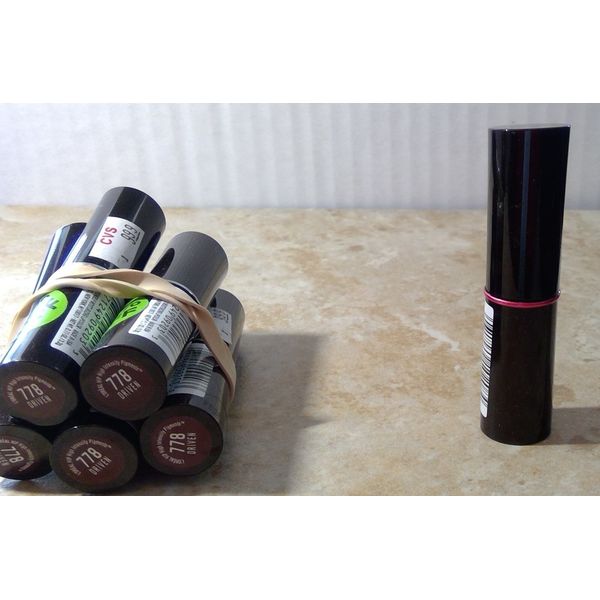 1 tube Loreal Hip High intensity Lipstick 778 driven