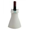 Couvre-bouteille en forme de robe - fleur au niveau du col