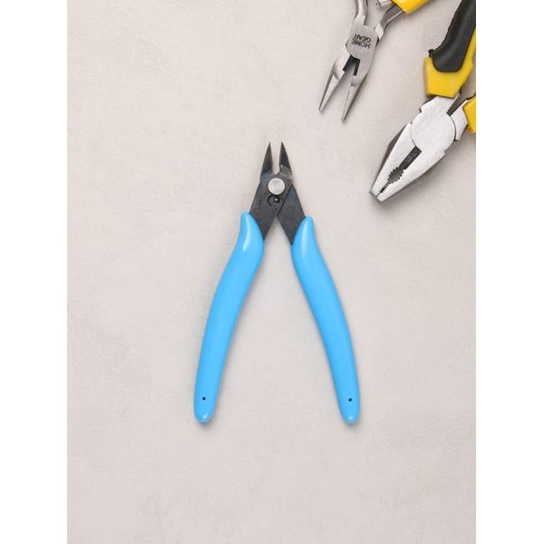 Precision cutting nippers for assembly