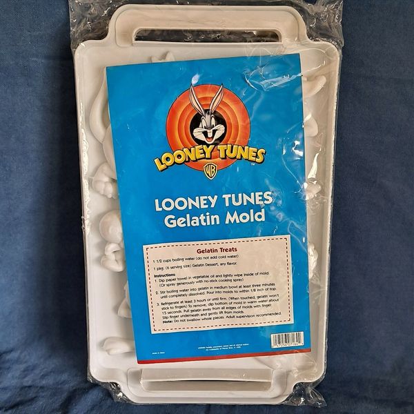 New LOONEY TUNES GELATIN MOLD Jello Shots Ice Cube Tray Candy Chocolate Wax