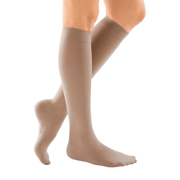 mediven Comfort for Women 15-20 mmHg Closed Toe Leg Circulation Knee High Compression Stockings for Women Semi-Transparent Leg Support Compression Hosiery V-Petite Chocolate