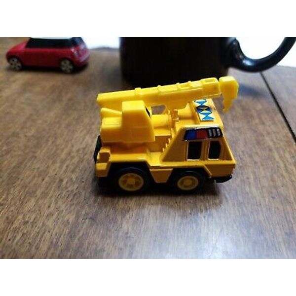 VINTAGE DIECAST--HEAVY DUTY TRUCK CRANE--PLASTIC DIECAST--MADE IN CHINA--NICE