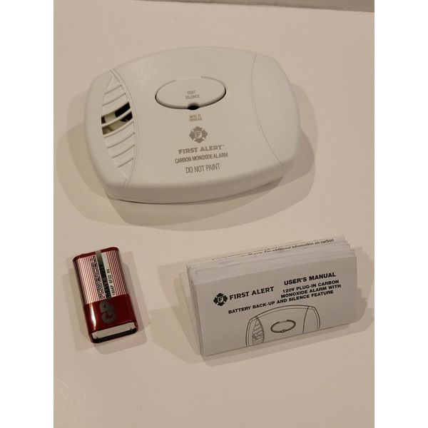 First Alert 120V Plug-In Carbon Monoxide Alarm With Battery Backup #C0606