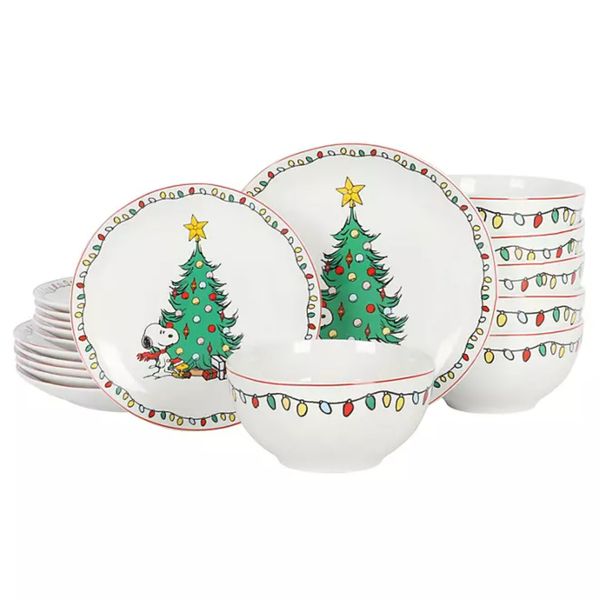 Peanuts Snoopy Holiday Christmas 18-Piece Ceramic Dinnerware Set New In Box