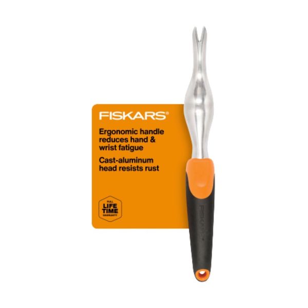 Fiskars Ergo Weeder - Heavy Duty Gardening Hand Tool with Hang Hole - Lawn and Yard Tools - Black/Orange