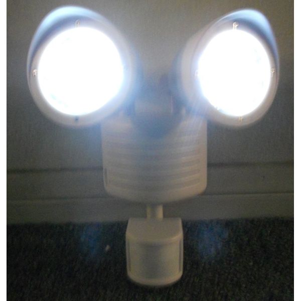 22 LED Outdoor Solar Powered Floodlight Motion Sensor Security Light White Color Body