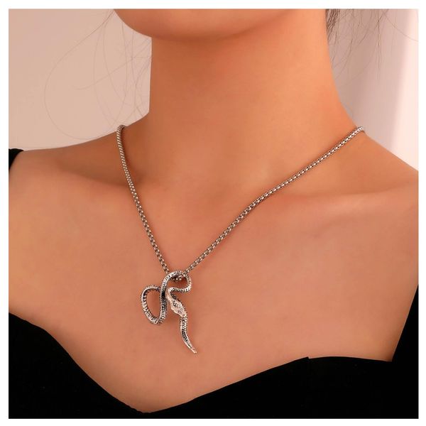 Allereyae Vintage Snake Pendant Necklace Punk Snake Necklace Serpent Choker Necklace Silver Box Chain Necklace Jewelry for Women and Girls