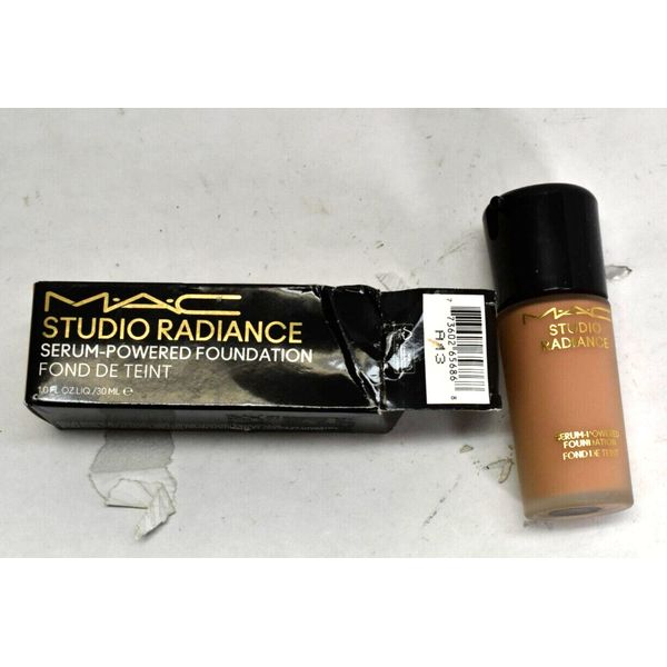 MAC Cosmetics Studio Radiance Serum-Powered Hydrating Foundation Shade NW18 30ml