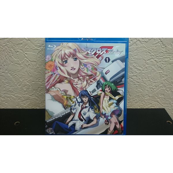 マクロスF(フロンティア) 1 [Blu-ray]