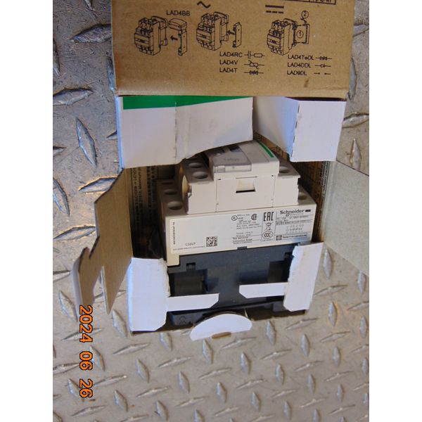 SCHNEIDER CAD32U7 CONTROL RELAY 230/240V COIL