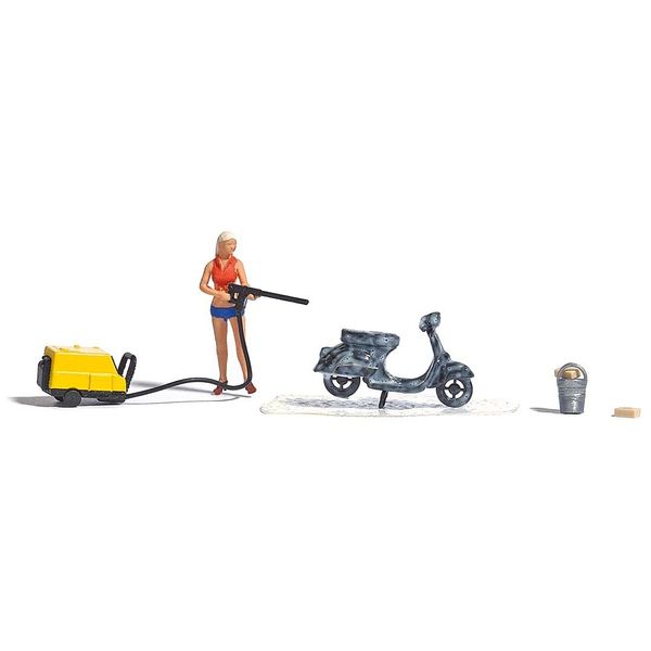 Busch 7833 Scooter Wash Scene