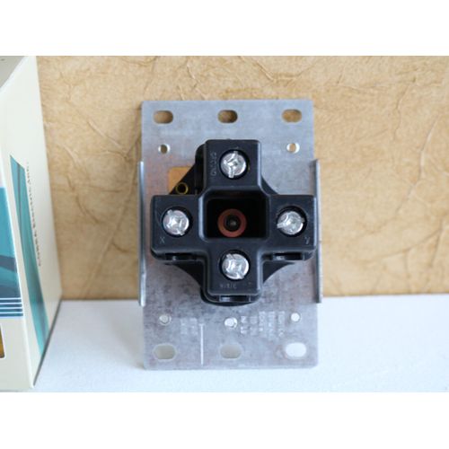 Dryer Power Outlet Receptacle 30 amps 3 Pole 4 Wire NEMA 14-30R Flush Mount NEW