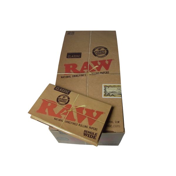 RAW/ロウ クラシック 70mm シングルワイドペーパー レギュラーサイズ 100枚入り×25個（1箱） Classic Single Wide Cigarette Papers Regular Classic Single Wide Cigarette Papers Regular [並行輸入品]