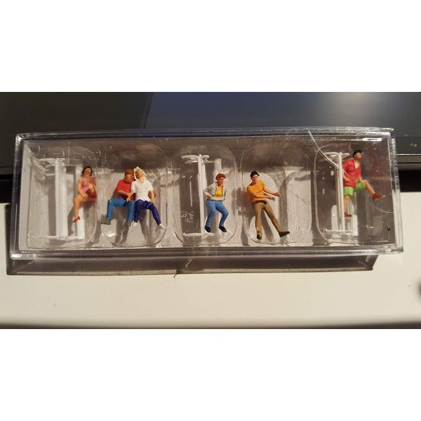 Preiser 10739 On the Park Bench Figure Set (6)