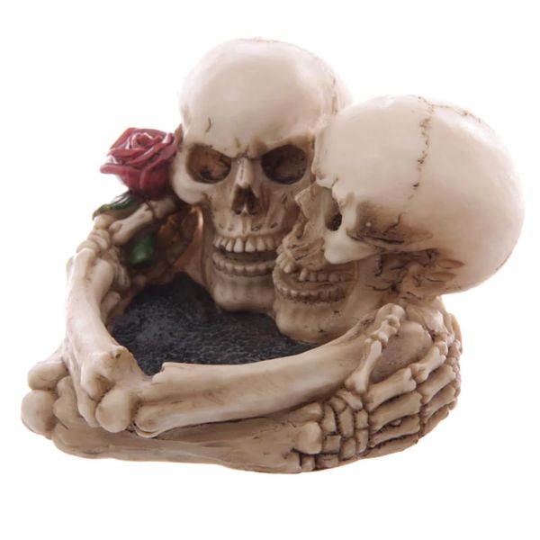 Puckator Lovers Skull Ashtray - Gothic Home Decor - Ash Tray - Skull Gifts - Valentines Day - Skulls Ornaments - Cool Ashtray - Skull Halloween Decoration - Lovers Gift - Resin