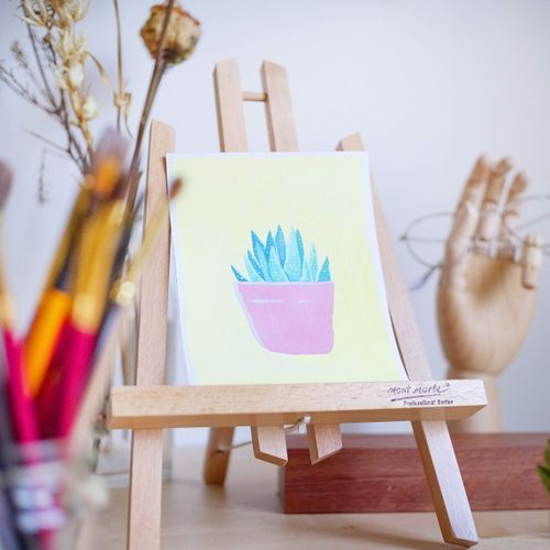 Mont Marte Table Top Easel - Small - Compact Beech Wood Easel for Canvas and Frames up to 30 cm - for Events, Exhibitions and Conventions