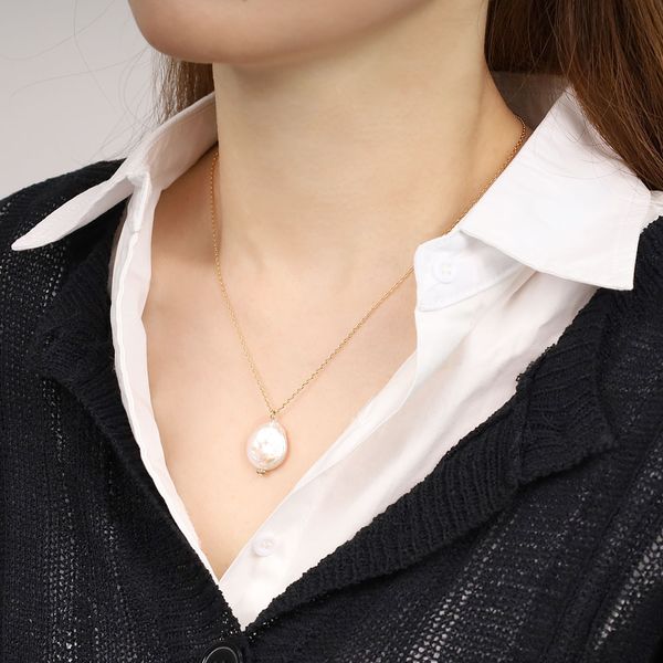 Freshwater pearl pendant necklace