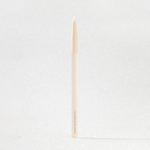 1 x 3CE Edge Detail Brush (Guaranteed Arrival)