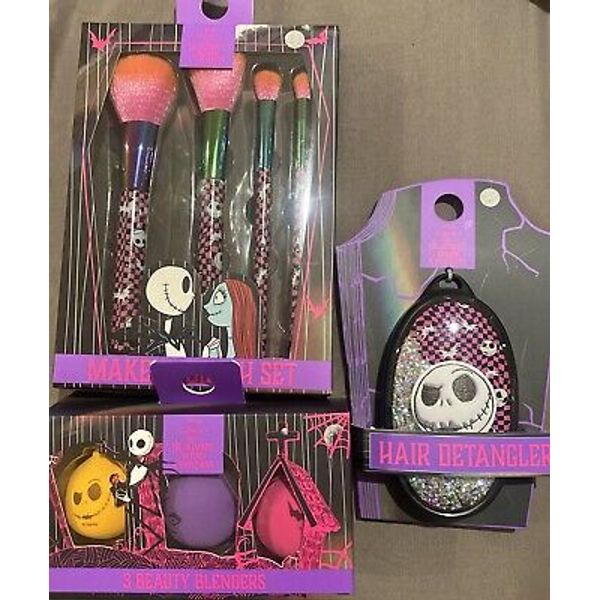 NIGHTMARE BEFORE CHRISTMAS MAKE UP Brushes, Beauty Blender & Detangler Lot Of 3