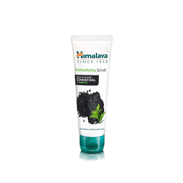 Himalaya Detoxifying Face Scrub with Activated Charcoal and Green Tea Helps Exfoliate & Detoxify Skin | Nourishes and Moisturizes Skin | Delivers Fresh Matte Finish Free from Shine and Oil -75ml