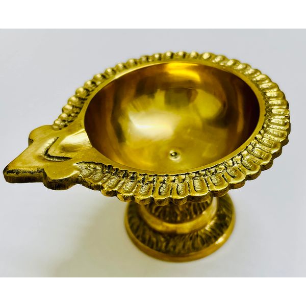 Traditional Brass Diya for Puja Essential Pooja Article for Aarti Arti Deepak Deepam Oil Lamp for Home Temple Décor Accessory Gifts