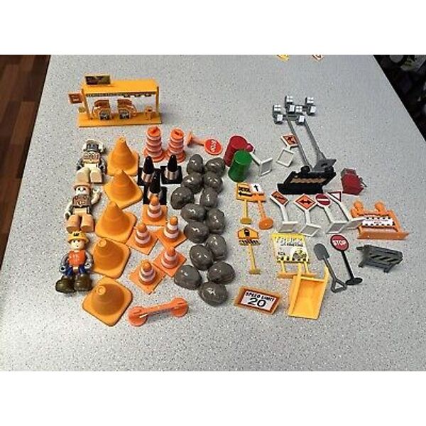 Large lot assorted construction signs, cones workers Pretend￼Play Toys traffic