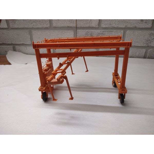 HO scale train shipping container crane hoist