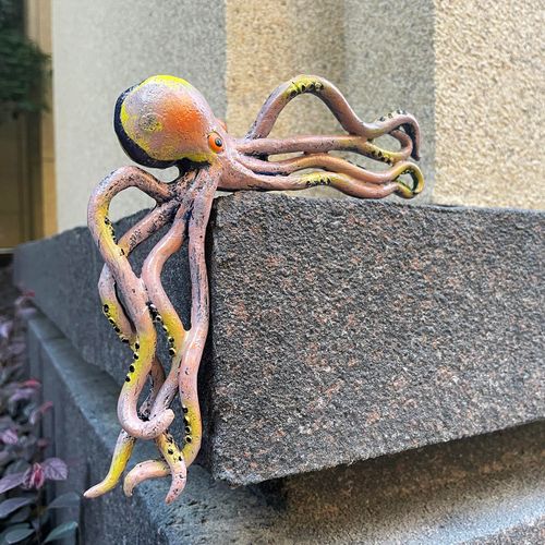 JARPSIRY 5.9" Cute Octopus Sitter Sea Monster Statue Collectible Figurines Tabletop Decor Resin Sculpture for Indoor Outdoor Home Office Desktop Shelf Edge Ornaments