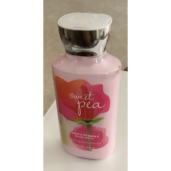 Bath & Body Works Signature Sweet Pea Shea & Vitamin e Lotion(135ia)