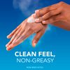 Vicks VapoCream, Easy to Use Non- Greasy Moisturizing Cream, Soothing & Comforting Non-Medicated Vicks Vapors, for Adults and Children Ages 2+, 3.0oz
