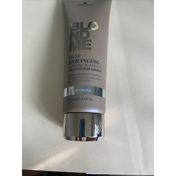 Schwarzkopf BlondMe Tone Enhancing Bonding Shampoo FREE Of SLSCOOL BLONDES 250ml